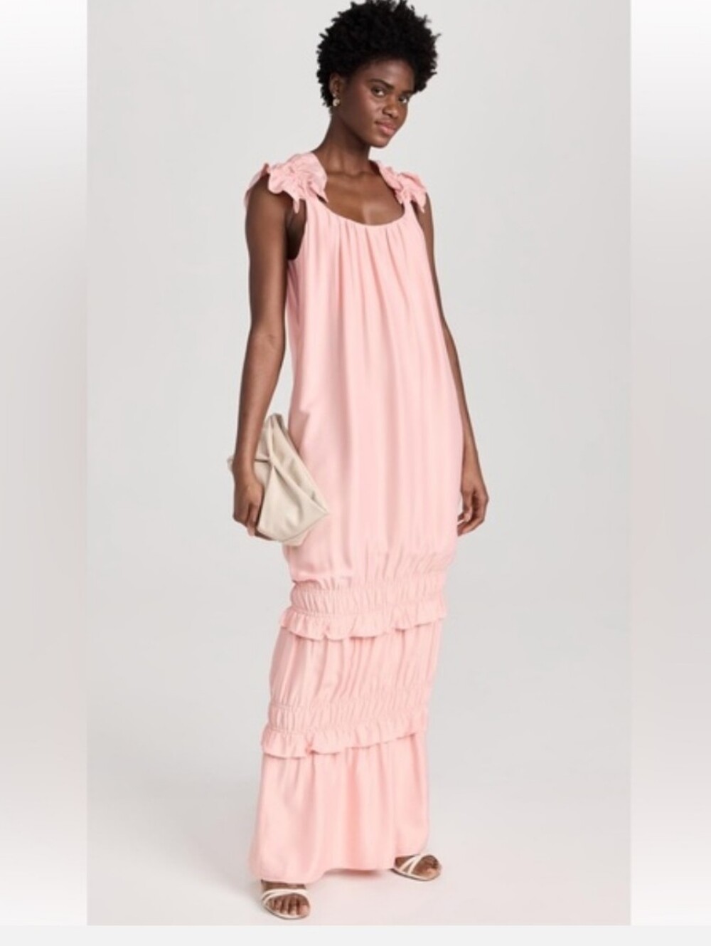 Orire favori dres Ruffled Dress. HAS SOME DISCOLORATION OT THE BOTTOM. SEE PICS.